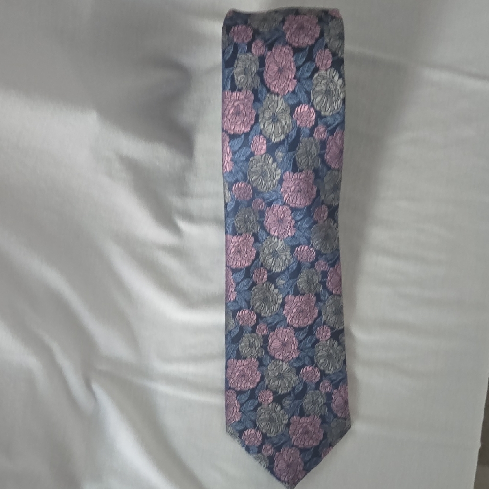 Floral Patterned Tie in Blue and Pink